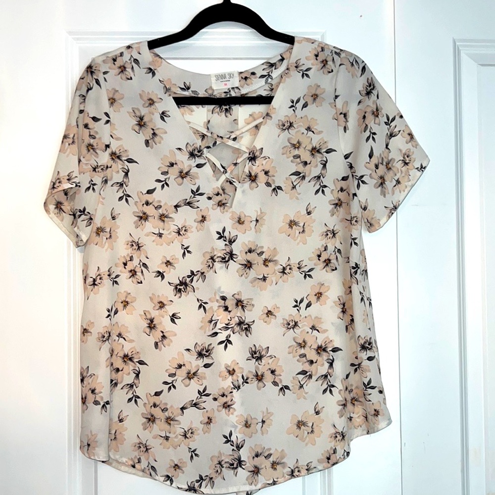 Sienna sky, size medium, 100% polyester, blouse